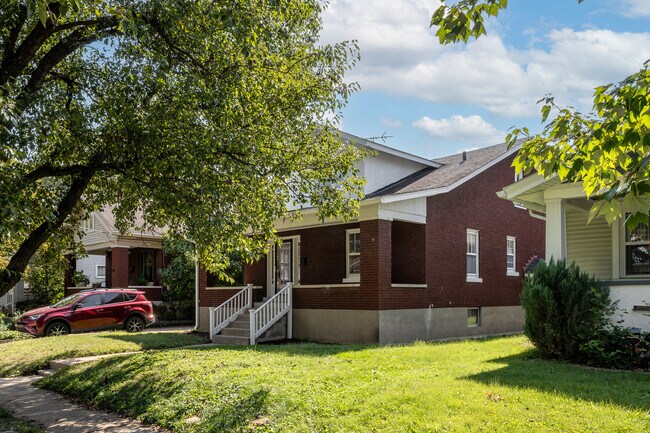 Building Photo - 220 Cornell Pl