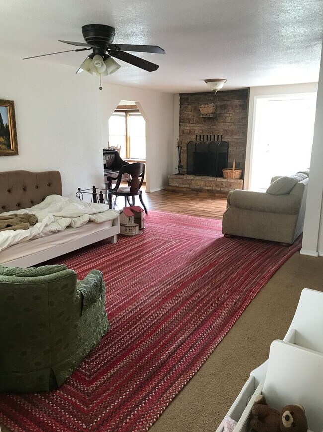 Foto del edificio - 4 bed 3 bath Hamilton home with 2 car garage!