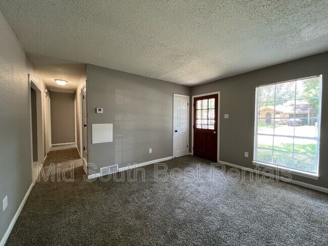 Building Photo - 3392 Redcliff Dr