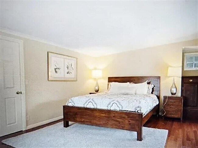 Building Photo - 168 Walnut Ave