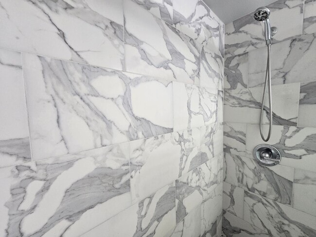 Foto del edificio - 5960 Whispering Pine Way