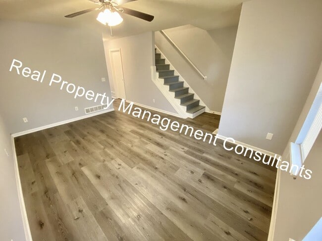 Building Photo - Redbud Ridge 7