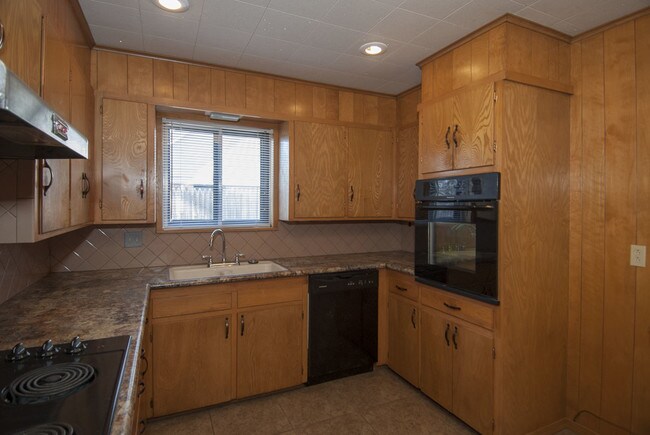 Building Photo - 6207 Adirondack Trl