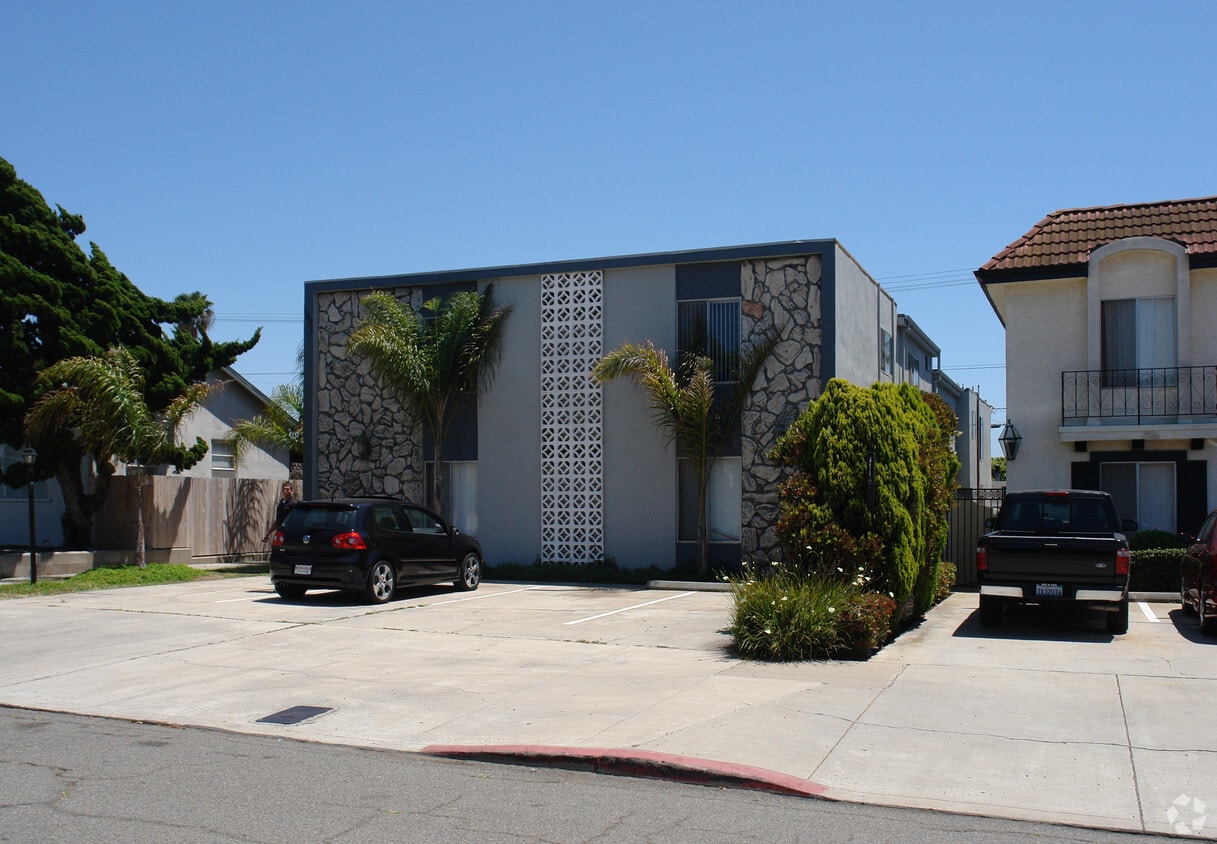 Building Photo - 1051 Law St