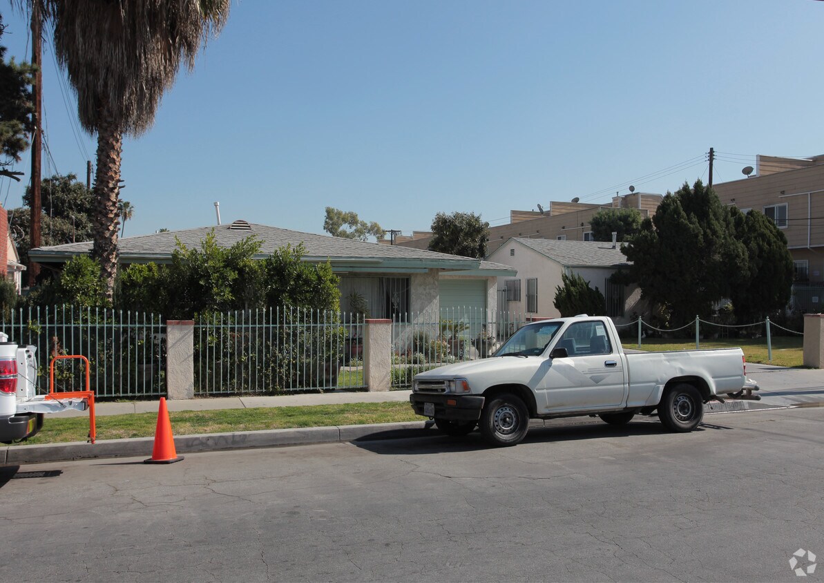 Foto del edificio - 16336-16404 Cornuta Ave