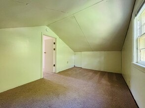 Building Photo - 2700 Meadowbrook Dr
