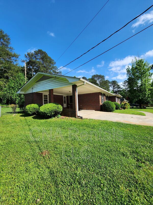 Foto del edificio - 626 Honeybear Ln