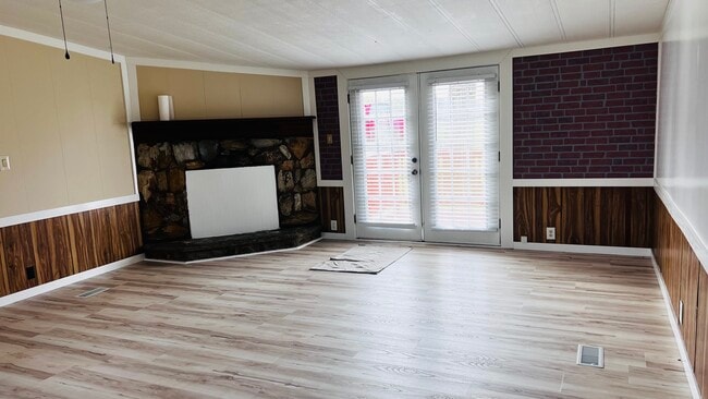 Foto del edificio - 1982 US-441