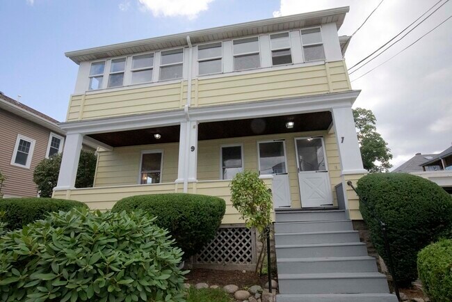 Building Photo - 7 Elmira St