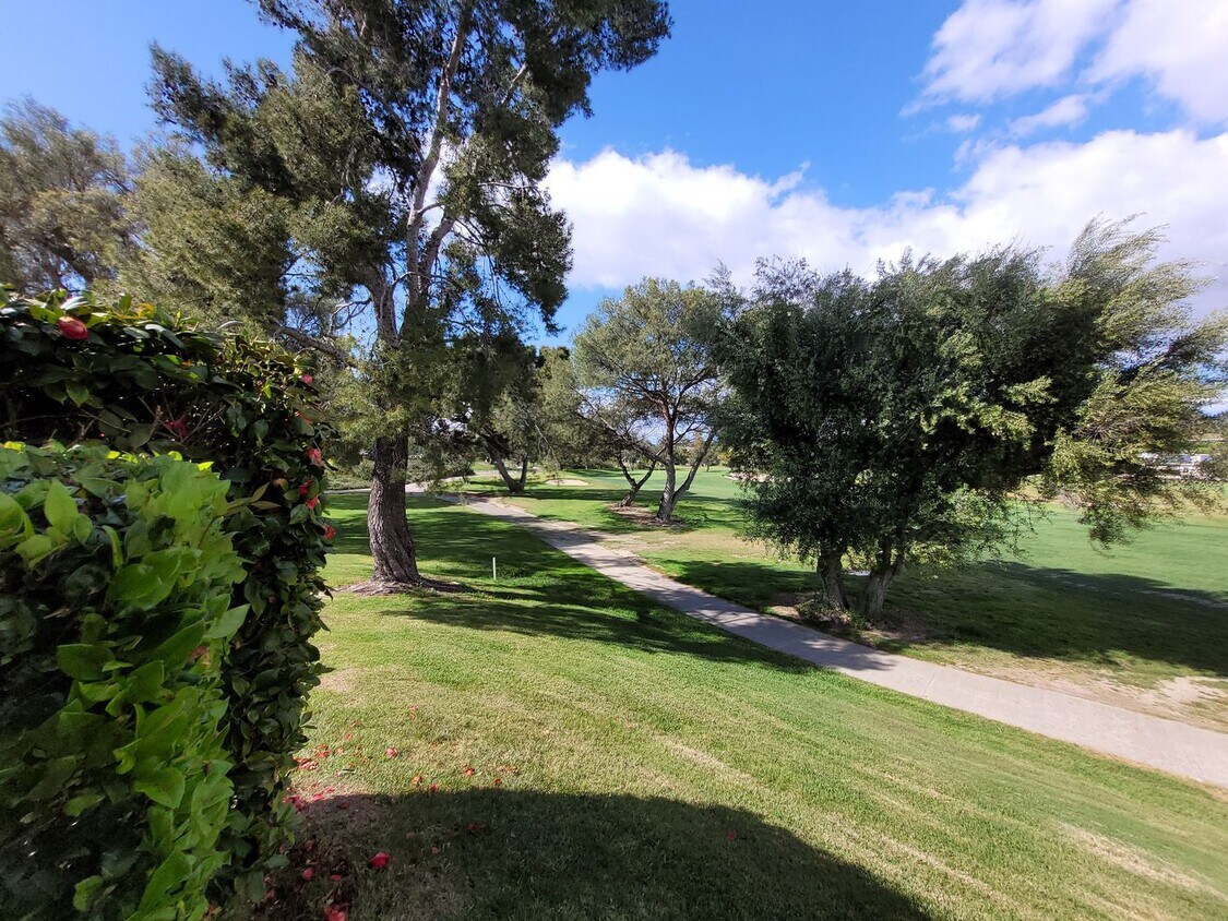 Primary Photo - Comfortable Condo overlooking the golf cou...