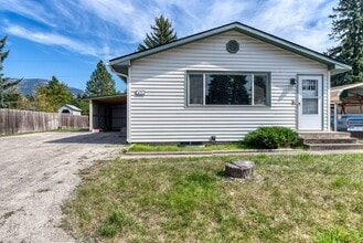 Building Photo - 477 7th Ave E N