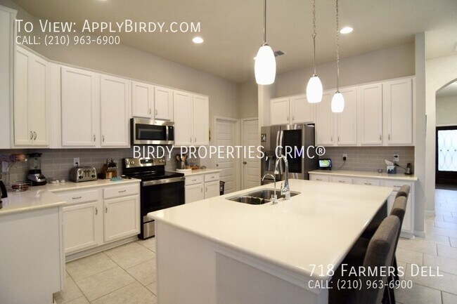 Building Photo - **3 Bed, 2 Bath Home with Inground Pool/Ho...