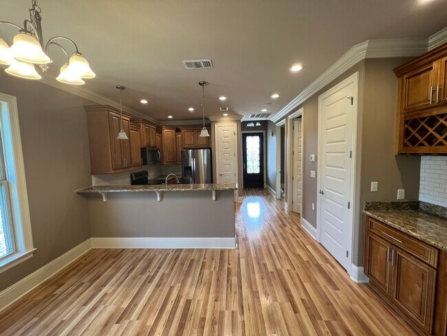 Building Photo - 250 Fairway Villas