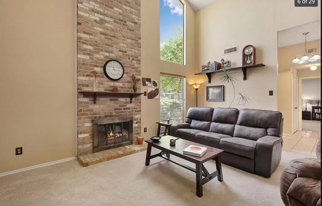 Foto del edificio - 1512 Woodcreek Dr