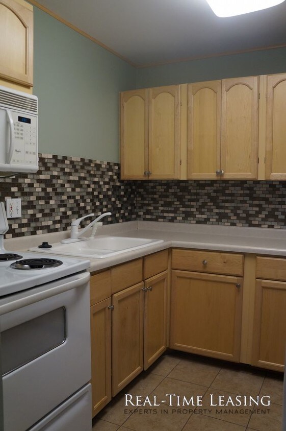 Foto principal - 1311 W 82nd St