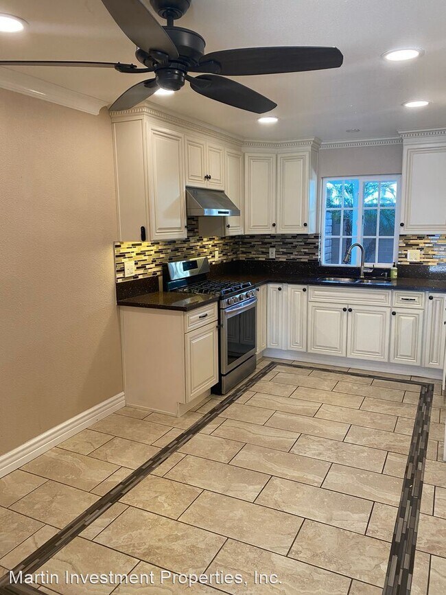 Building Photo - 4 br, 2.5 bath House - 7013 Lisa Lane #35
