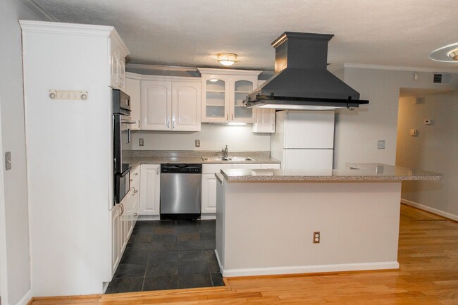 Building Photo - Welcome to Arborgate! Spacious Condo in He...