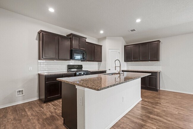 Building Photo - 308 Lance Trail