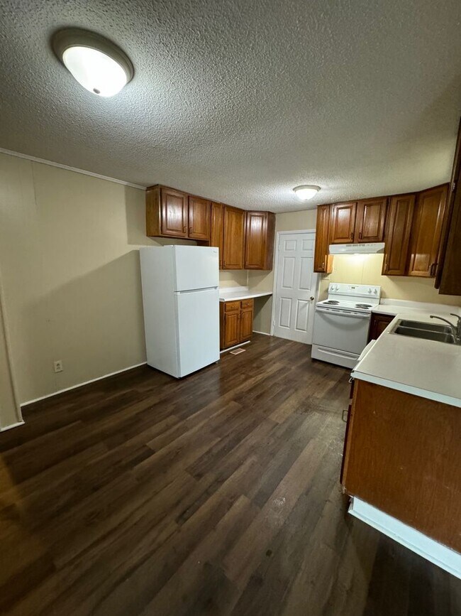 Building Photo - BELOW MARKET RENT!