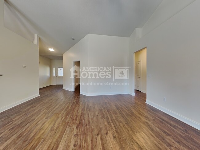 Foto del edificio - 430 Jewelwood Drive