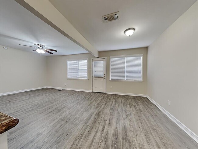 Building Photo - 13811 Bearwood Rd