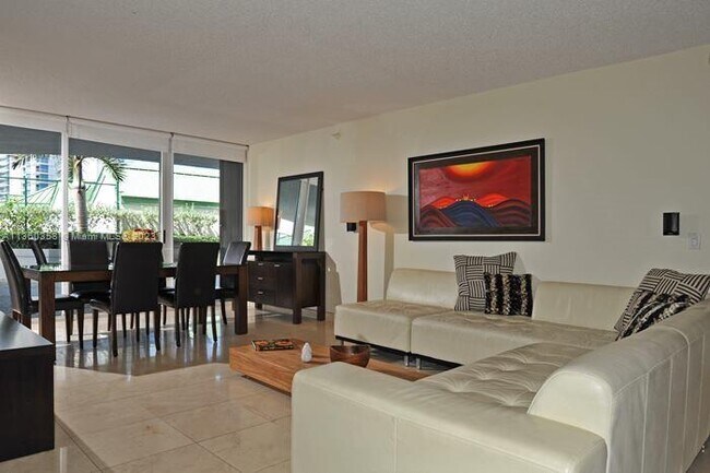 Building Photo - 16711 Collins Ave