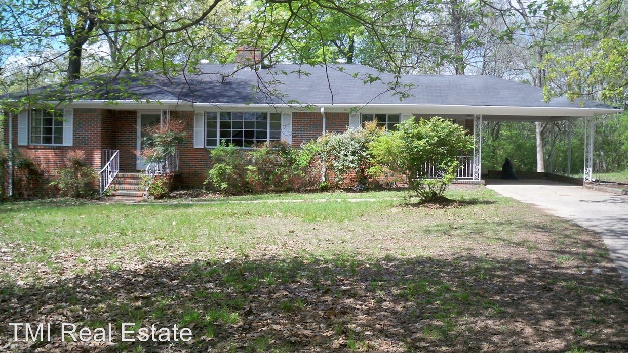 Primary Photo - 2716 Wood Dr NE