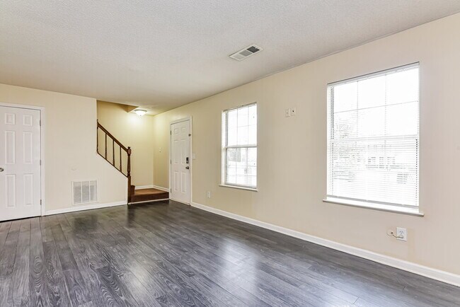 Foto del edificio - 5443 Northcut Dr