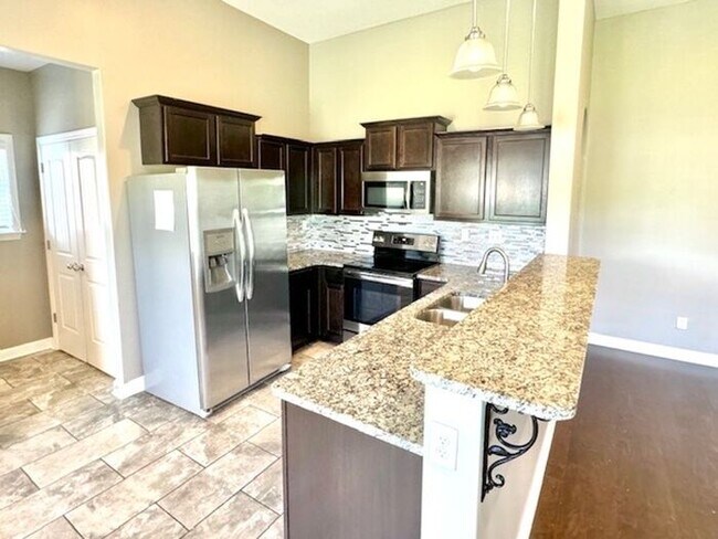 Foto del edificio - Now leasing a 4 bedroom 3 bath home in Oli...