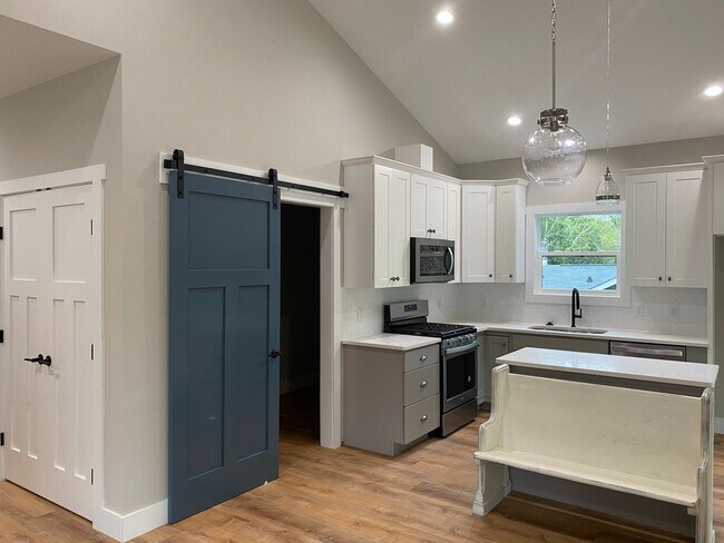 Foto del edificio - Like-new Asheville Home! Available NOW!