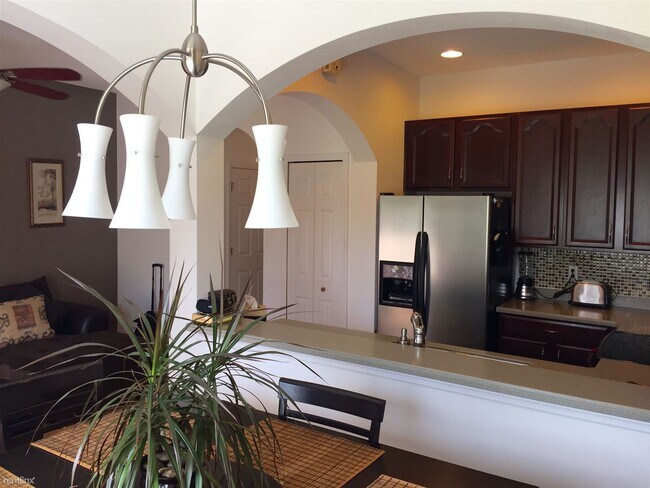 Building Photo - 3 br, 2.5 bath Townhome - 10363 Park Commo...