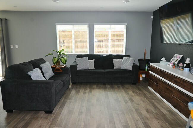 Foto del edificio - Resident Benefit Package Property