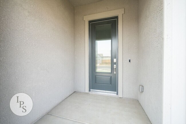 Building Photo - North Clovis Home, 3BR/2BA + Den/Possible ...