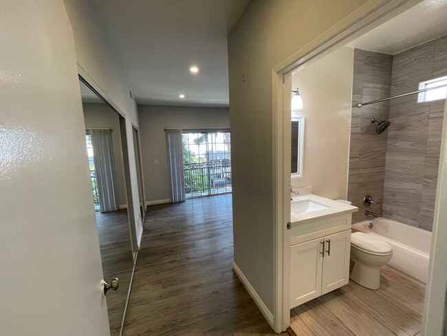 Foto del edificio - 7035 Lanewood Ave
