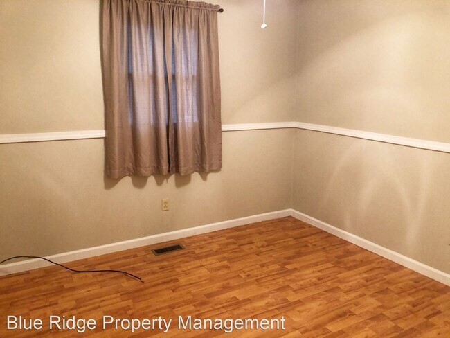 Building Photo - 3 br, 1.5 bath House - 331 Nelson Avenue