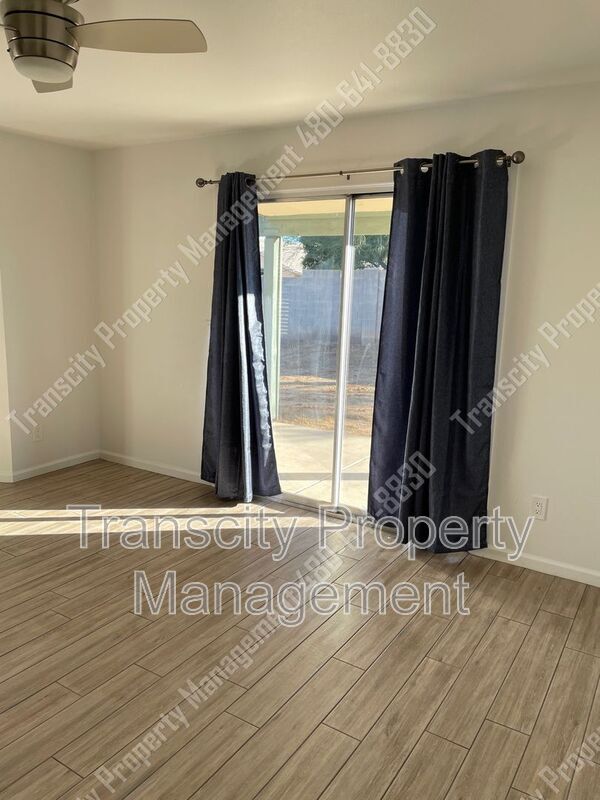 Foto del edificio - 630 E Jensen St