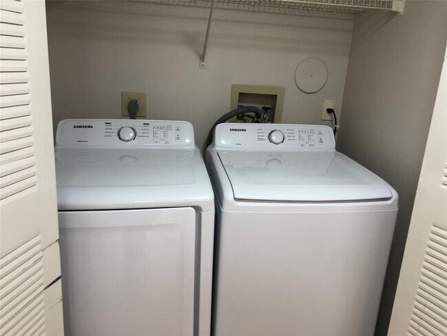 Foto del edificio - 729 NW 92nd Ave