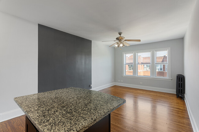 Building Photo - 1609 W Juneway Terrace