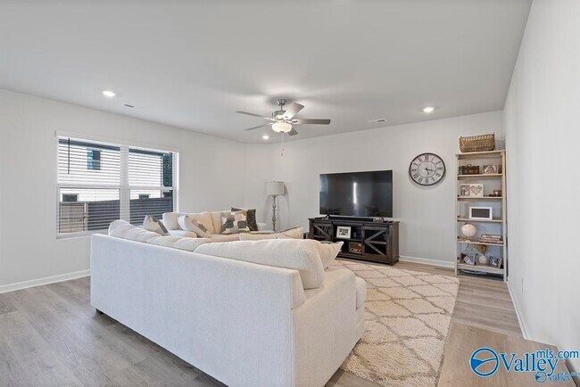 Foto del edificio - 27758 Whitechapel Ln