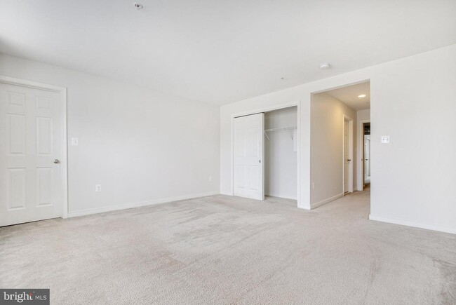 Building Photo - 44087 Vaira Terrace