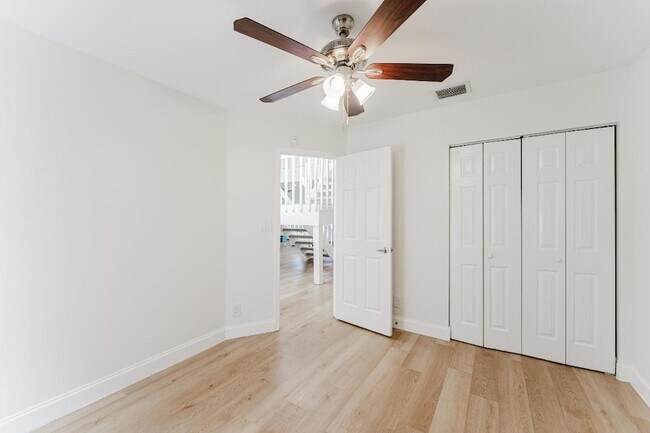 Foto del edificio - 665 Jeffery St