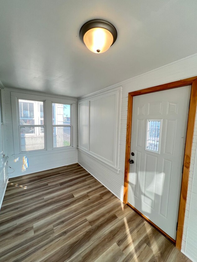 Primary Photo - AVAILABLE JUNE - Single Level 2 Bed 1 Bath...