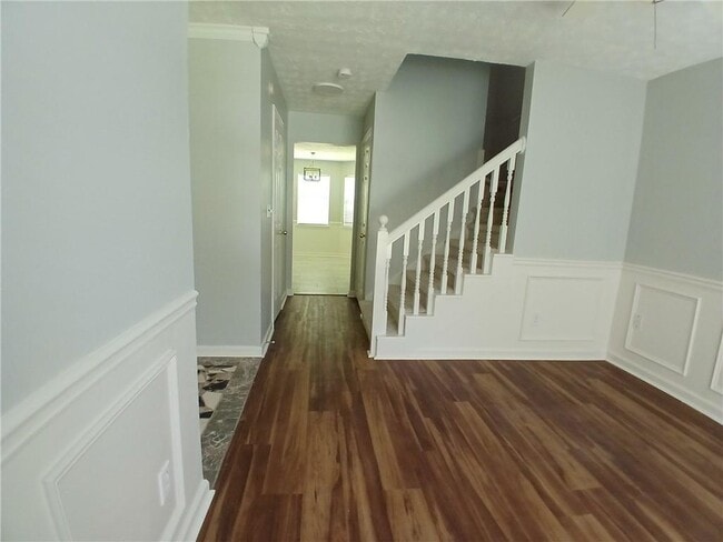 Building Photo - 3004 Dogwood Ln
