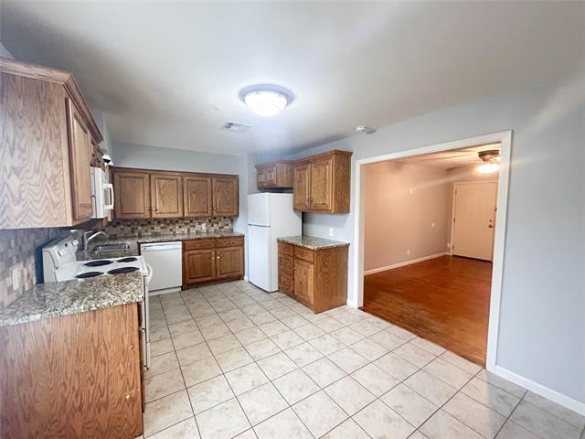 Foto del edificio - 111 Oaklawn Dr