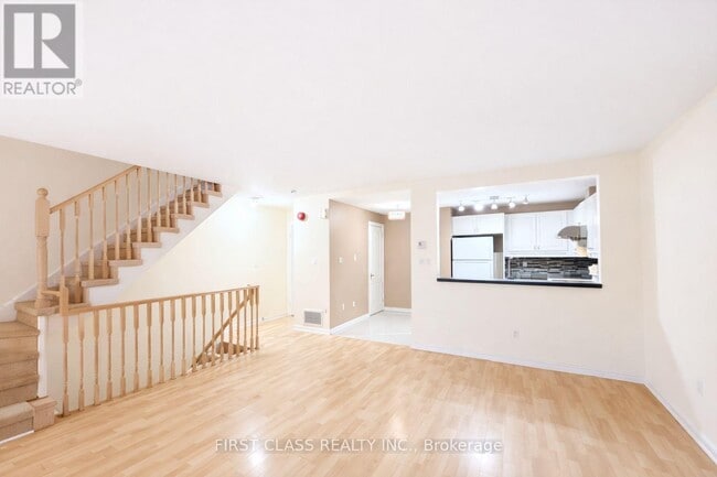 Photo du bâtiment - 108 Finch Ave W