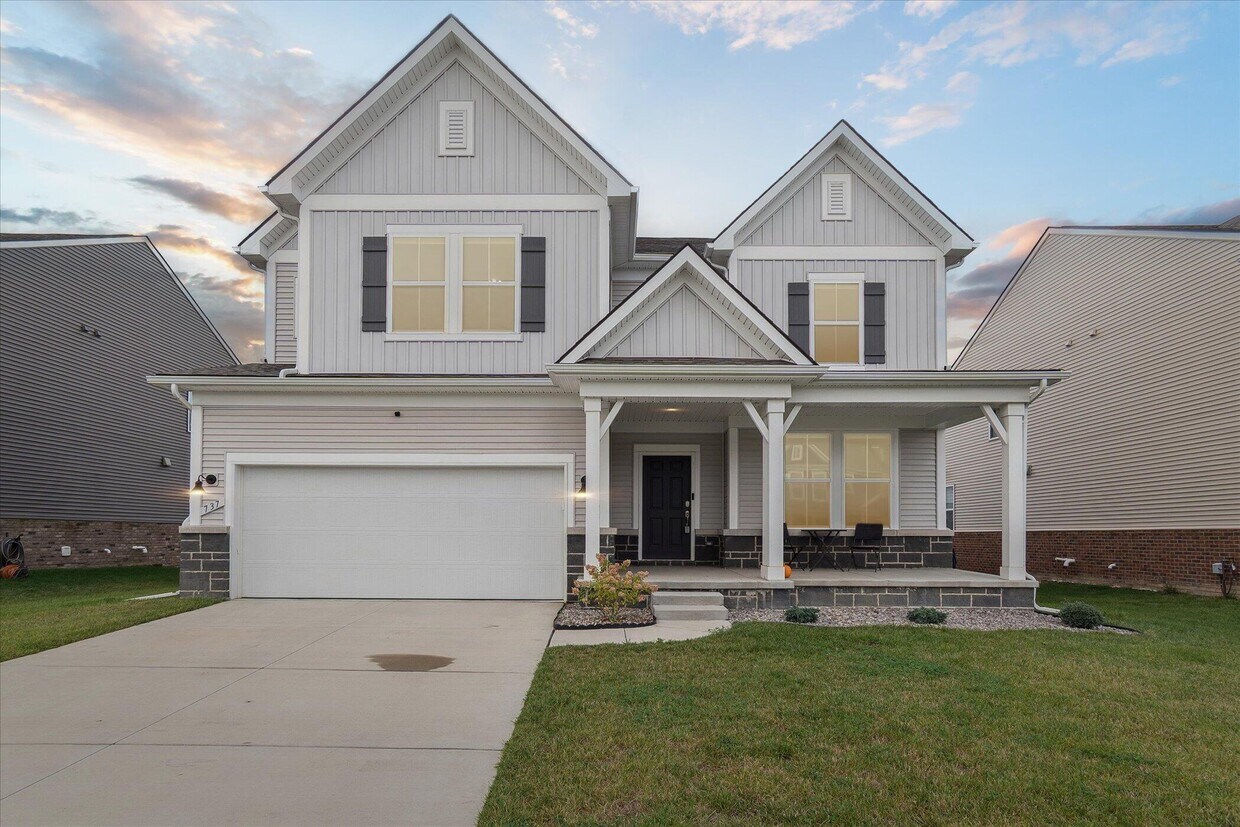 Foto principal - 737 Haywood Dr