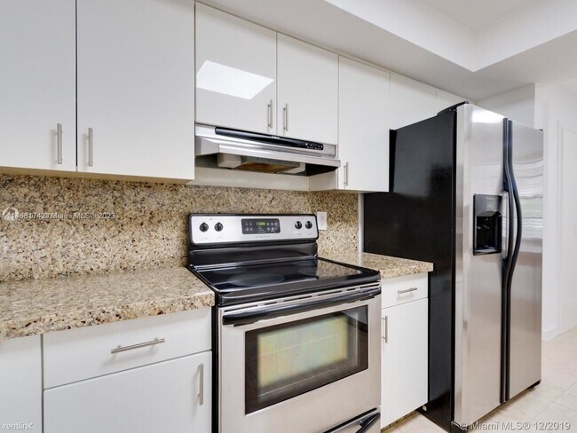 Foto del edificio - 3 br, 2.5 bath House - 3827 NE 166th St # 7