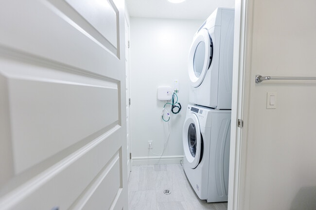 Building Photo - 10060-346 46 St NE