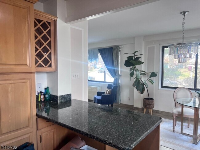 Foto del edificio - 1375 River Rd