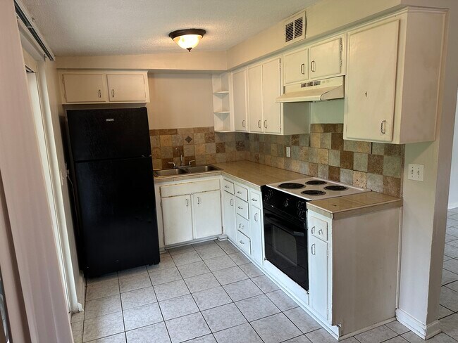 Foto del edificio - 1576 W 13th St